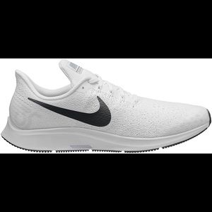 White Nike Zoom Pegasus 35’s